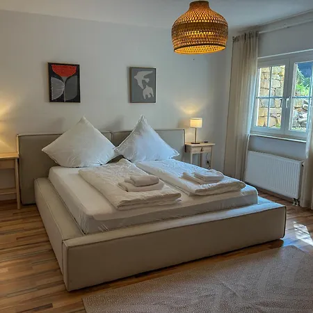 Am Weinberg Mit Garten Großzügig Und Exklusiv Villa