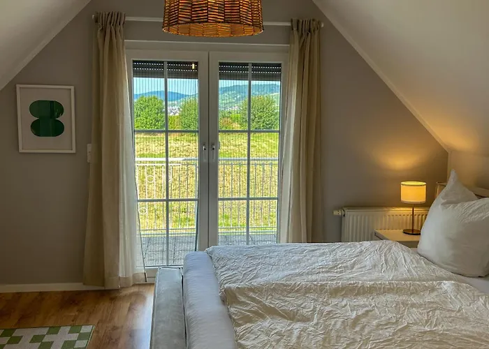 Villa Am Weinberg Mit Garten Großzügig Und Exklusiv