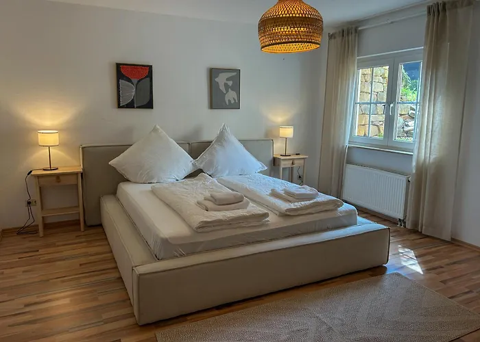 Am Weinberg Mit Garten Großzügig Und Exklusiv Villa